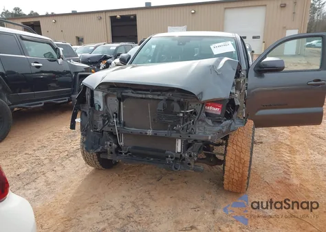 2018 Toyota Tacoma Sr5 V6 z USA, uszkodzony, nr VIN 3TMAZ5CN5JM069215